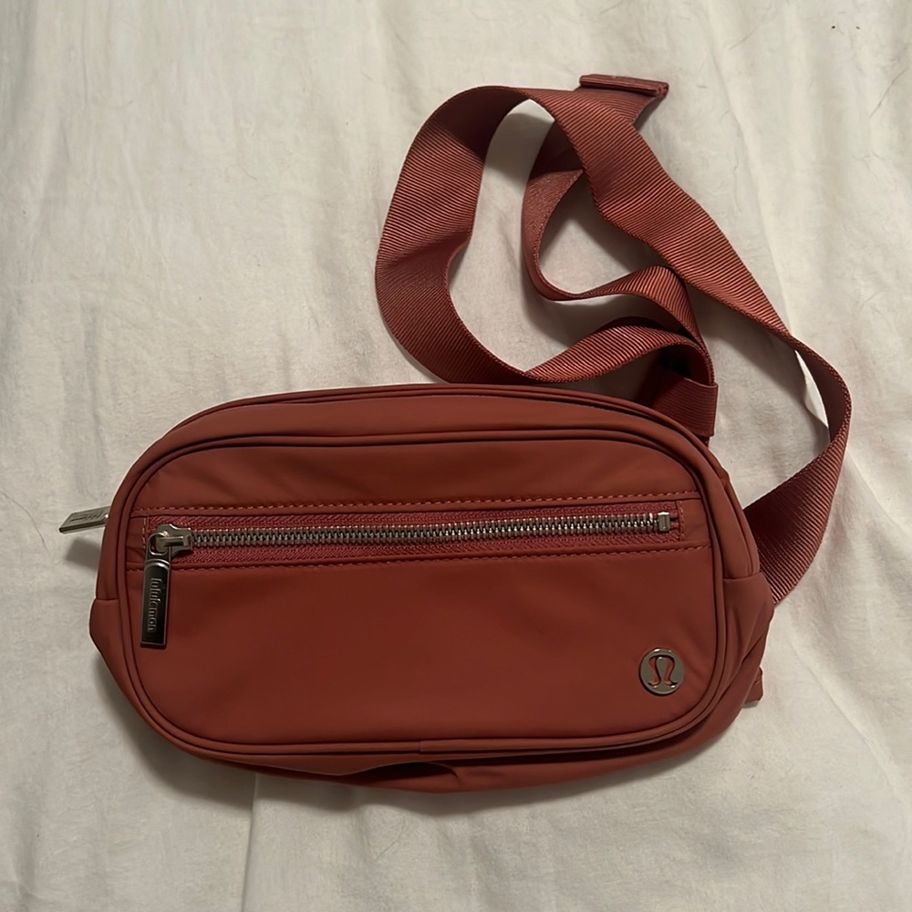 Lululemon Wanderlust Belt Bag 1.8 L